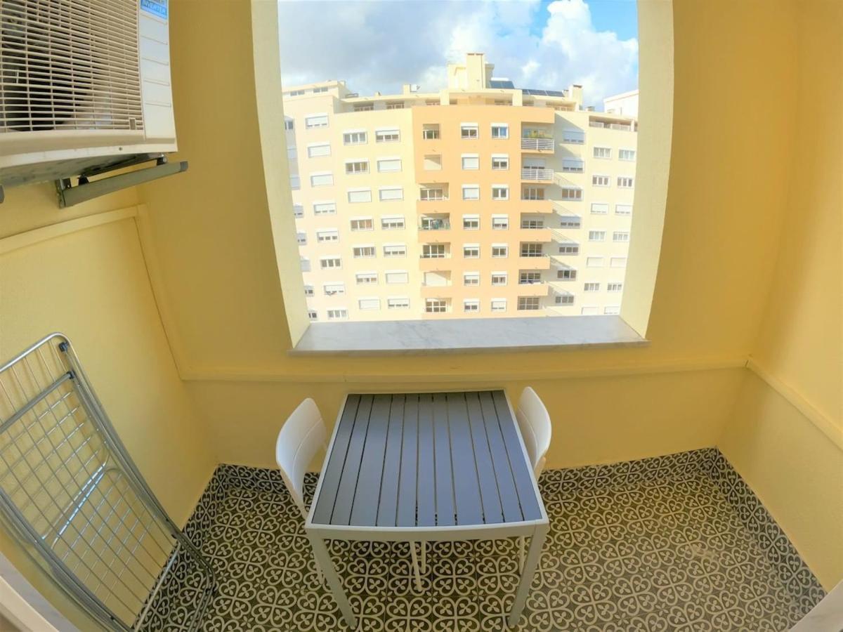 Carnaxide Modern T1 Apartment W Balcony In Carnaxide Oeiras Lisbon Екстер'єр фото