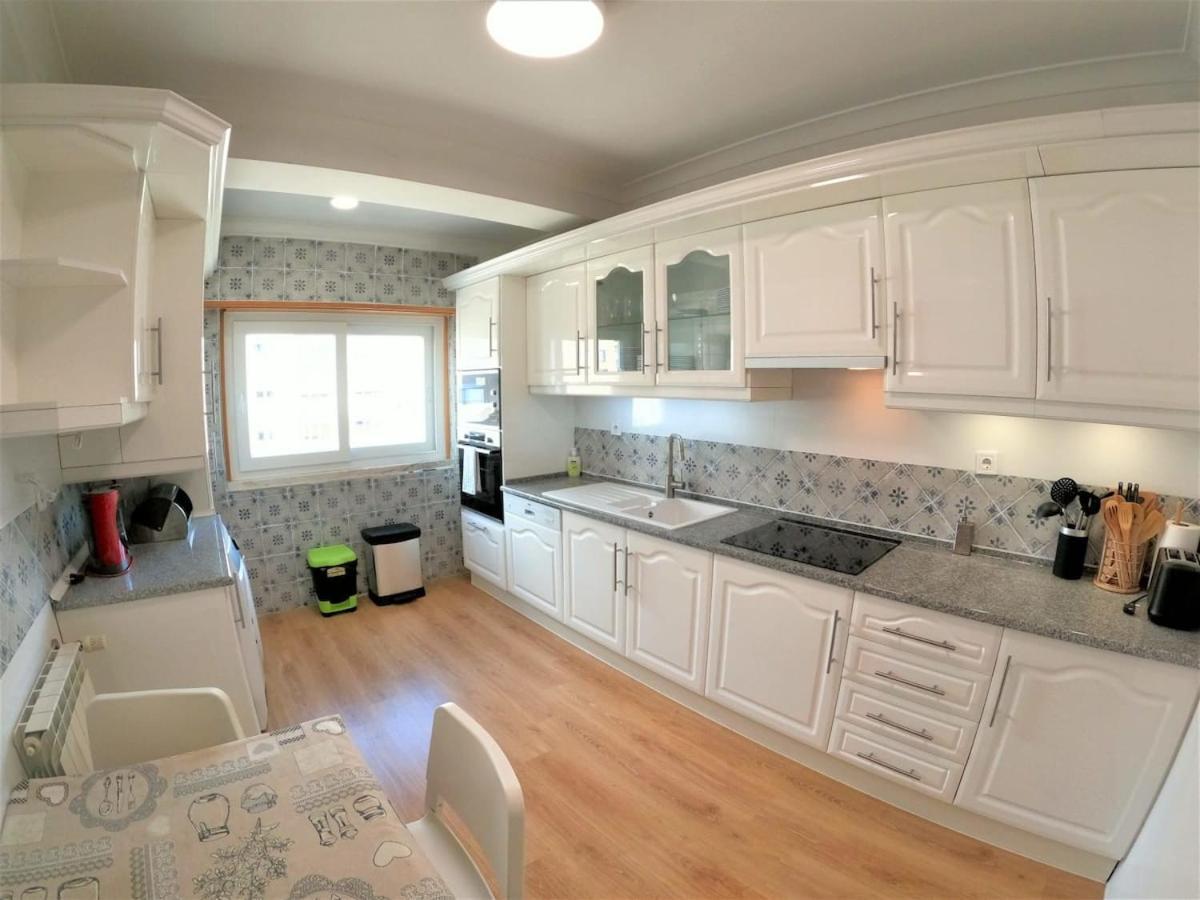 Carnaxide Modern T1 Apartment W Balcony In Carnaxide Oeiras Lisbon Екстер'єр фото