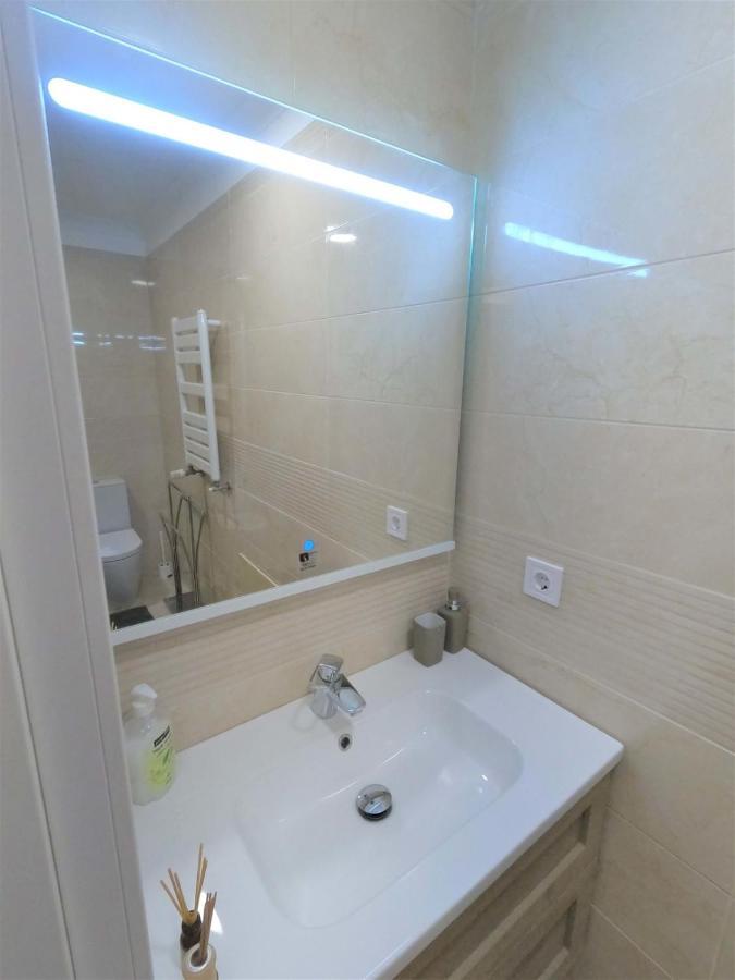 Carnaxide Modern T1 Apartment W Balcony In Carnaxide Oeiras Lisbon Екстер'єр фото