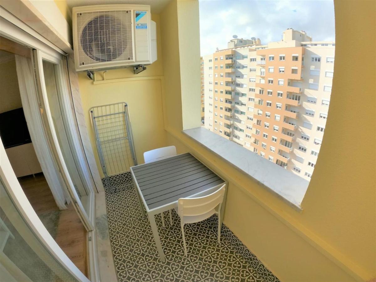 Carnaxide Modern T1 Apartment W Balcony In Carnaxide Oeiras Lisbon Екстер'єр фото