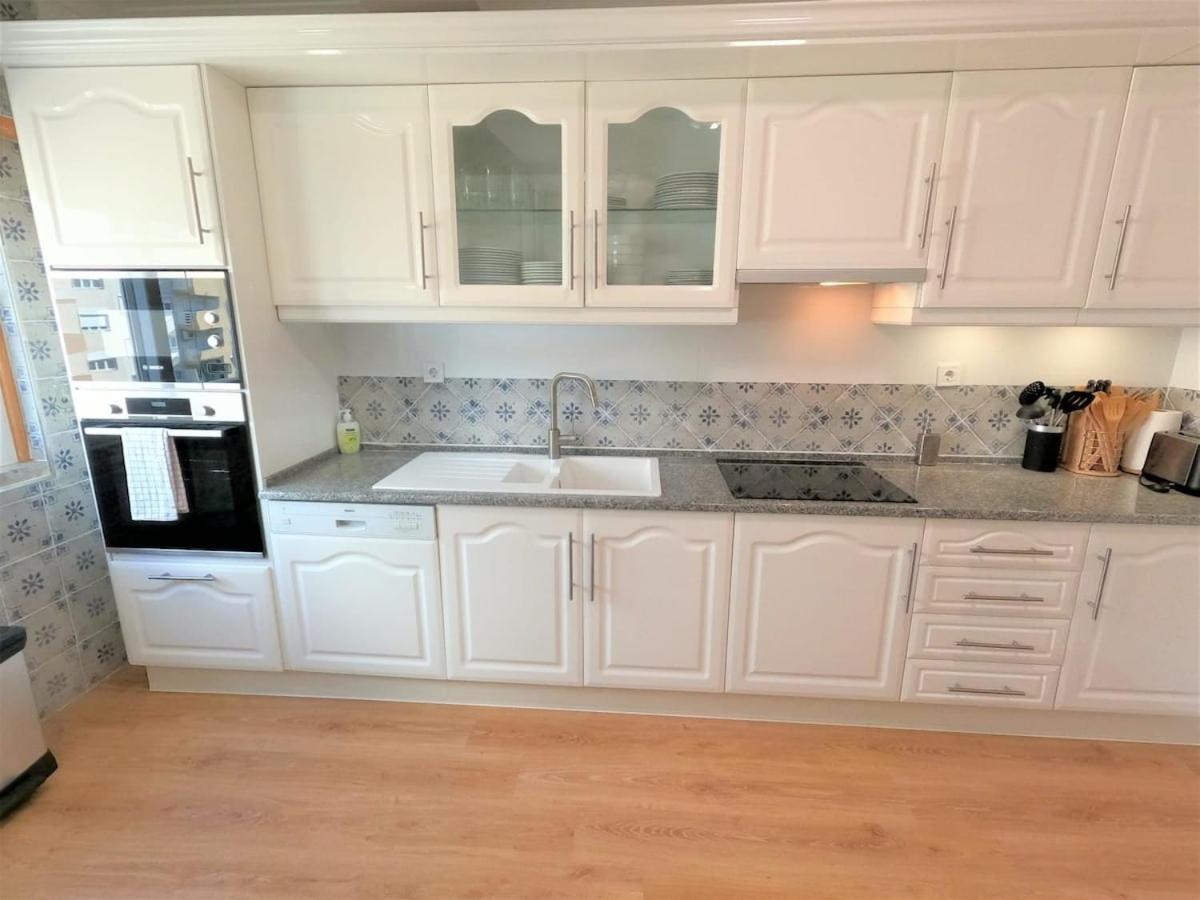 Carnaxide Modern T1 Apartment W Balcony In Carnaxide Oeiras Lisbon Екстер'єр фото