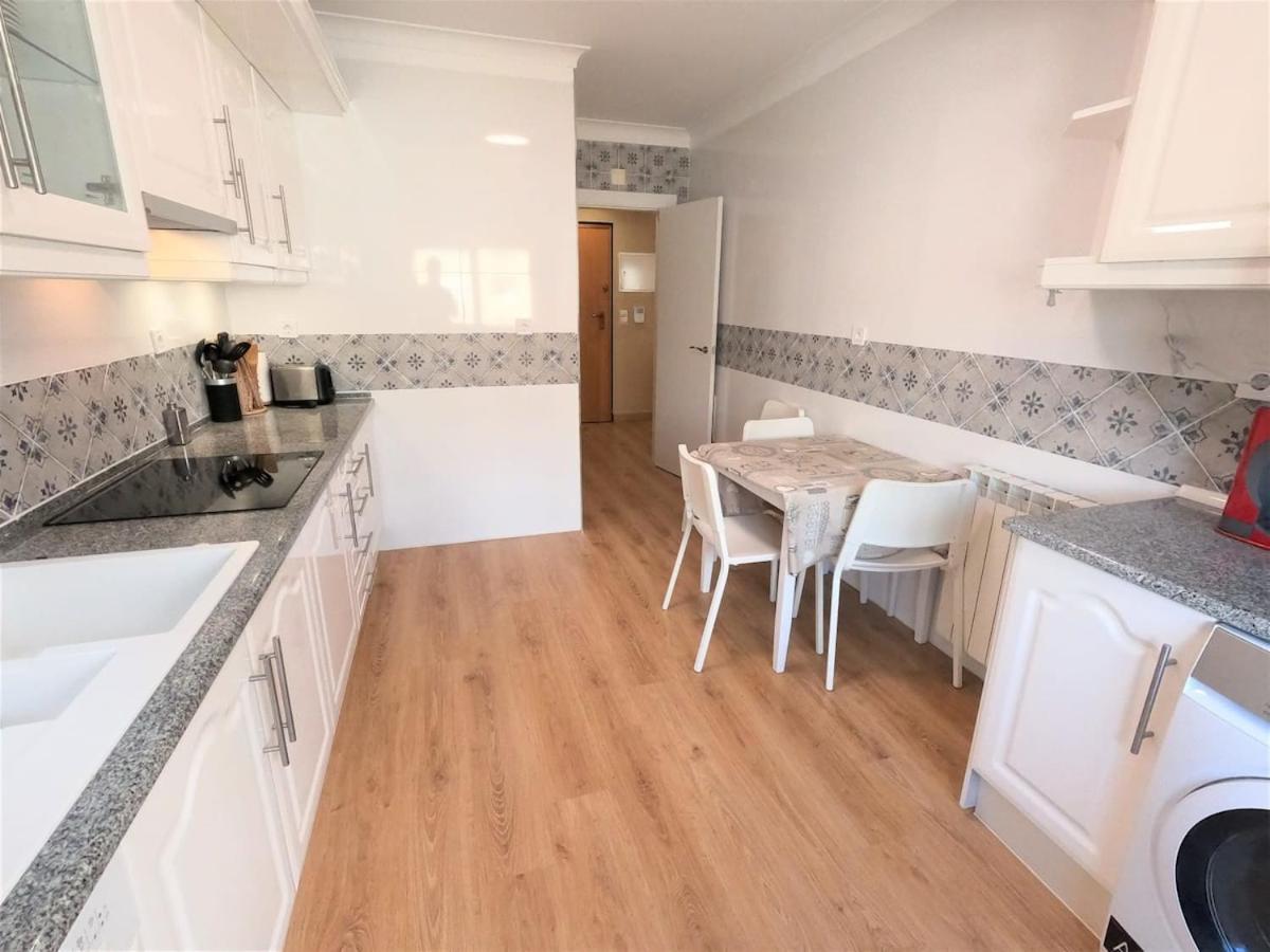 Carnaxide Modern T1 Apartment W Balcony In Carnaxide Oeiras Lisbon Екстер'єр фото